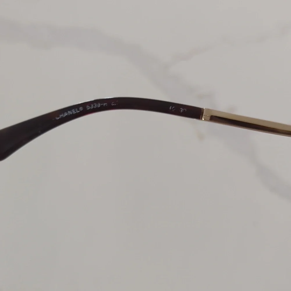 CHANEL Tortuse Pearl Polarized Sunglasses - Picture 9 of 13